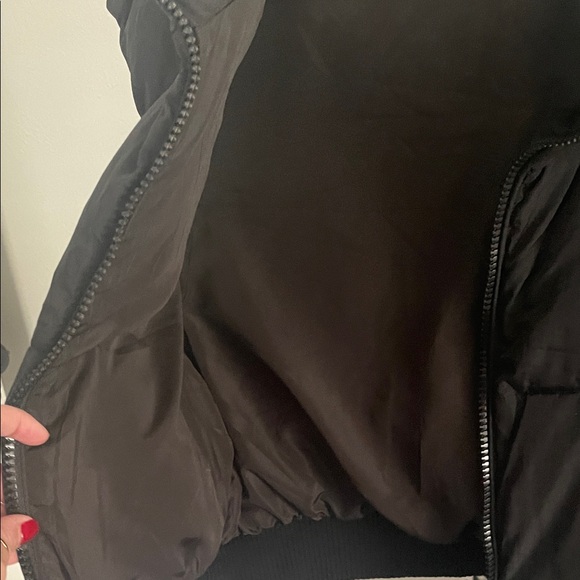 Black Puffer Vest - Picture 6 of 7